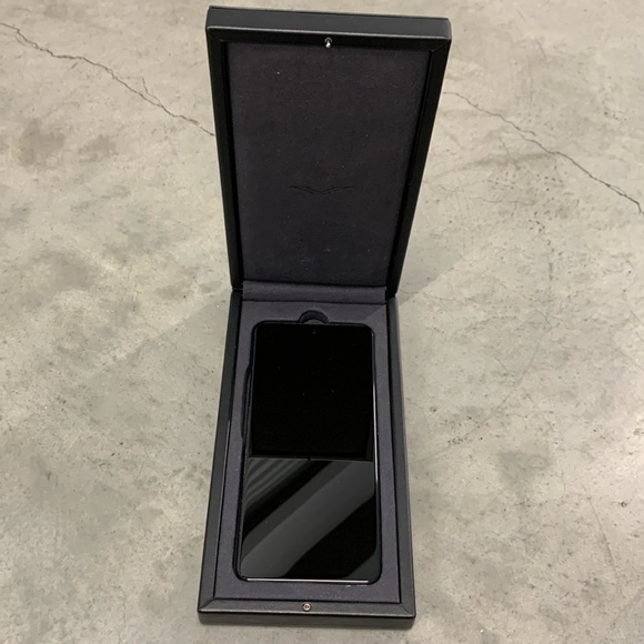 Vertu 5G digital phone - Picture 2 of 4